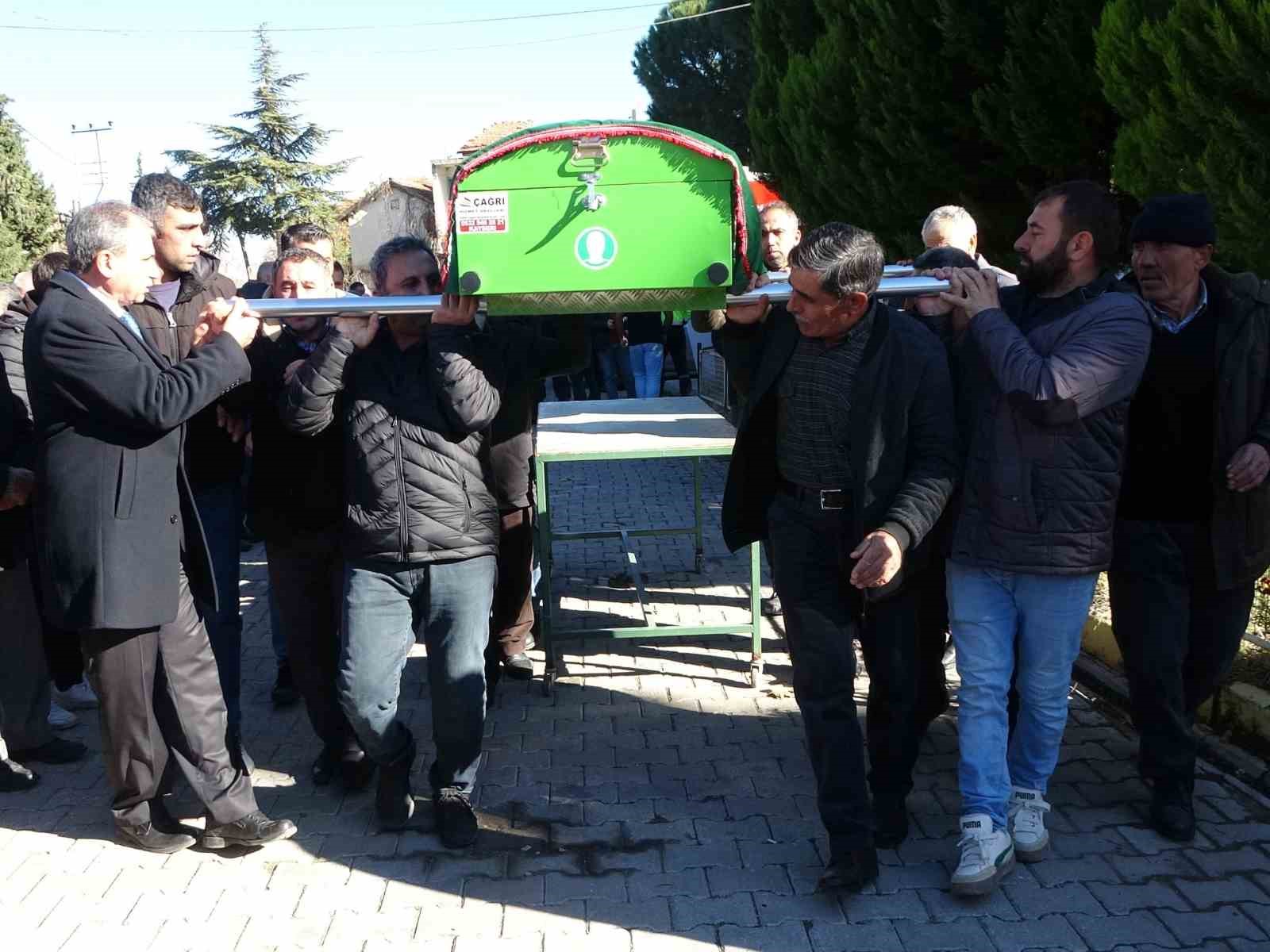 usakta kazada hayatini kaybeden yasli adam topraga verildi 6 lvbuU7CV