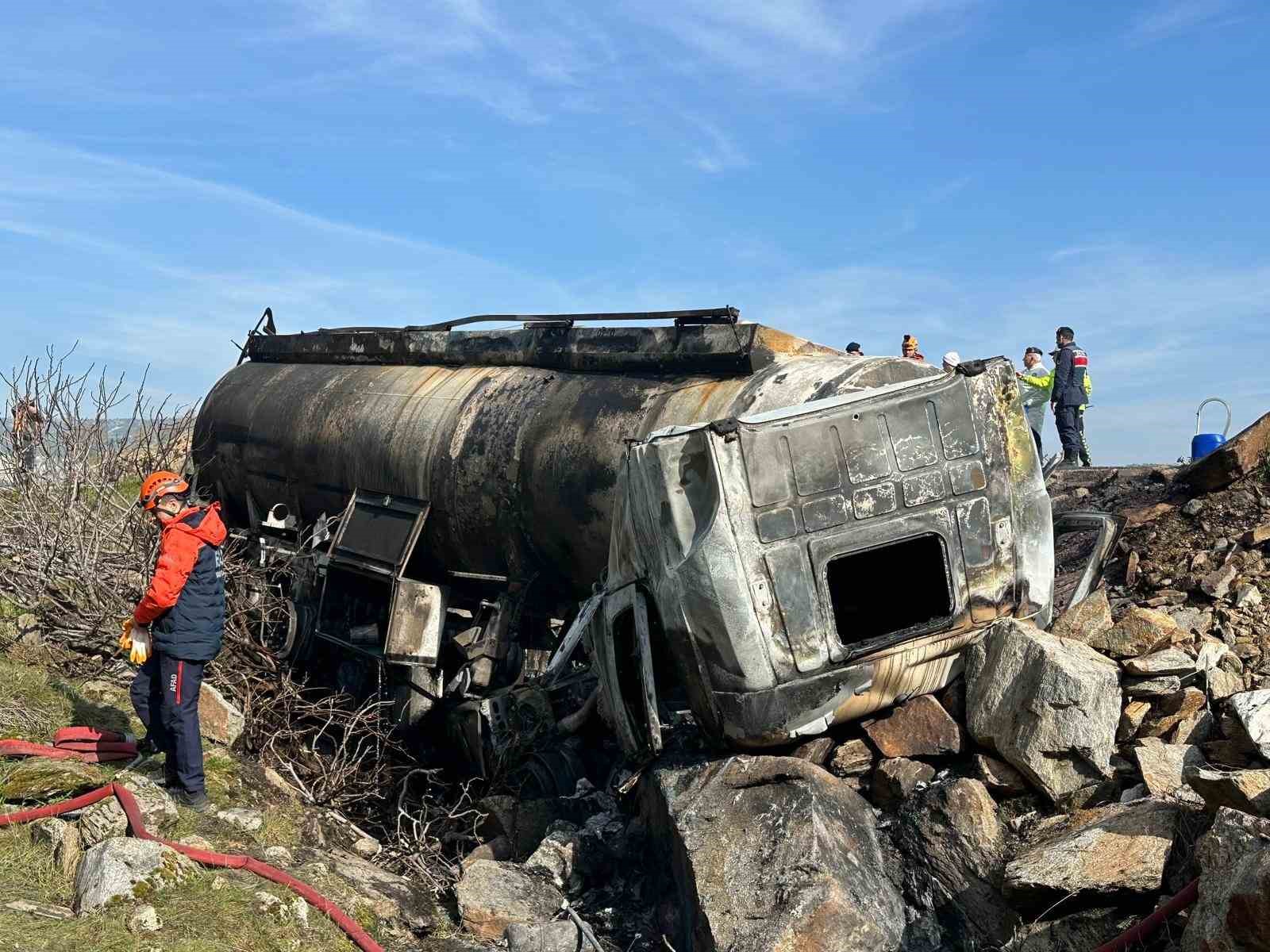usakta mazot yuklu tanker alev alev yandi 1 olu 1 rFtzdK5b