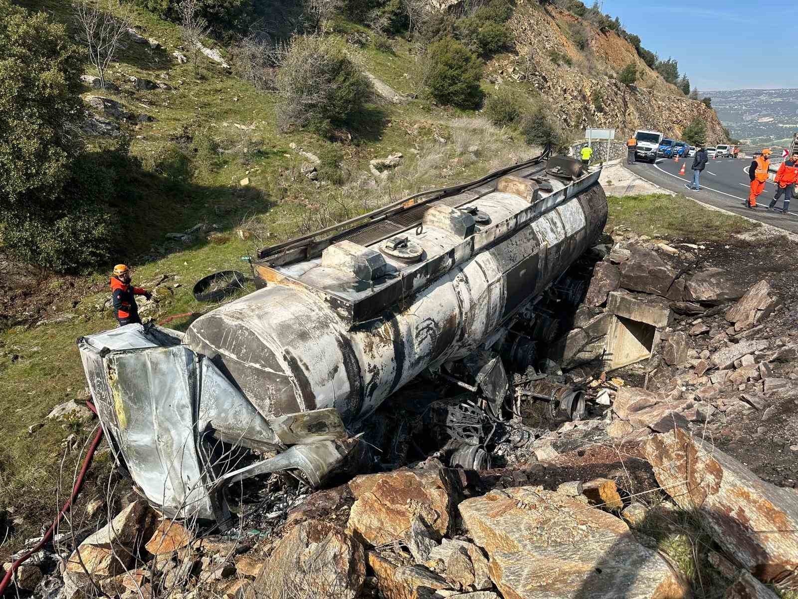 usakta mazot yuklu tanker alev alev yandi 1 olu 2 Zg3GDIgc