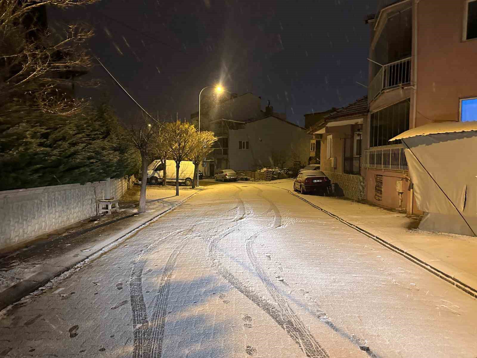 usakta mevsimin ilk kari yagdi beyaza burunen kent boyle goruntulendi 13 8V33p2de