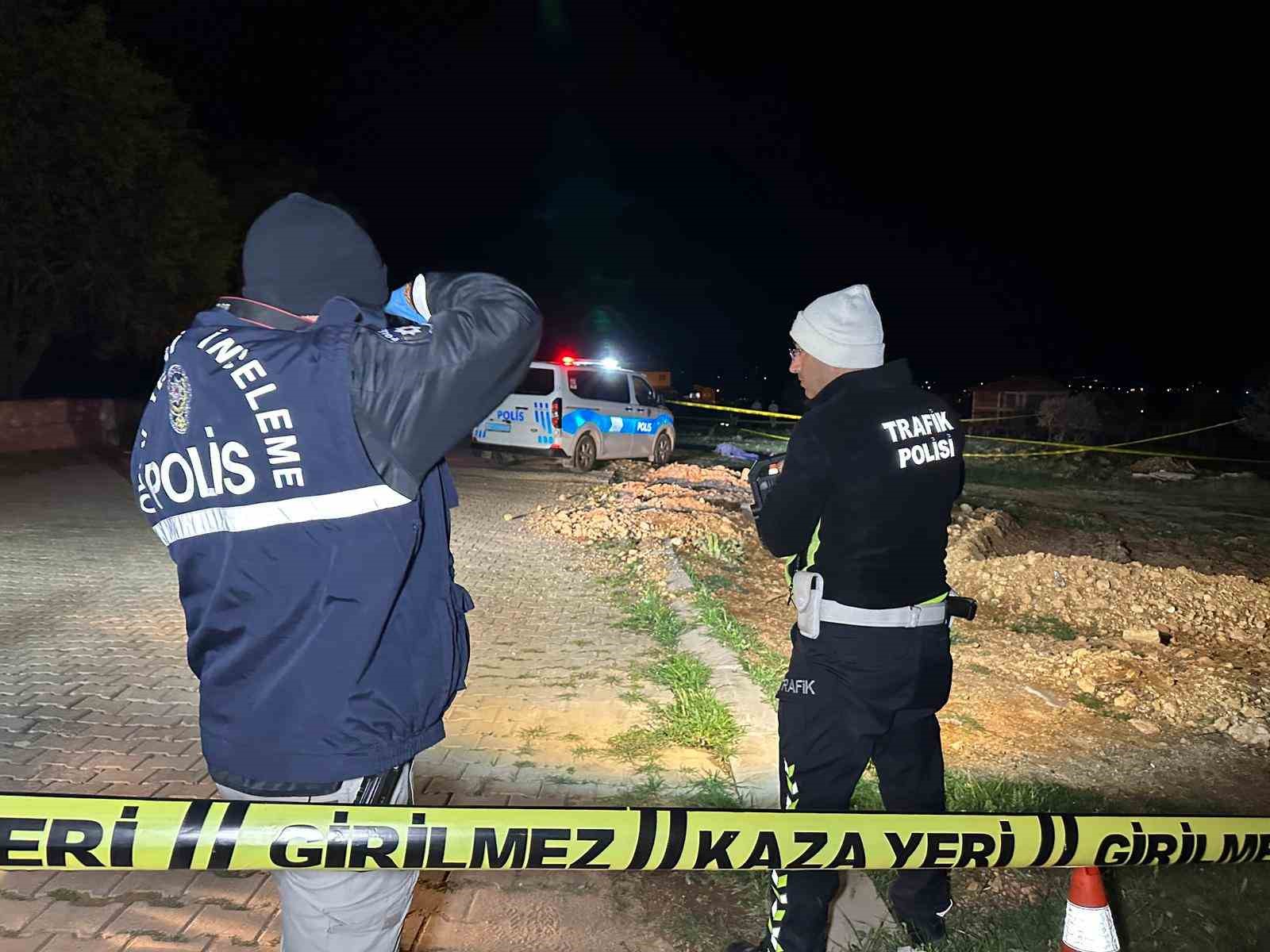 Uşak’ta motosiklet araziye devrildi: 1 ölü 4 usakta motosiklet araziye devrildi 1 olu 0 4EYq7ydf