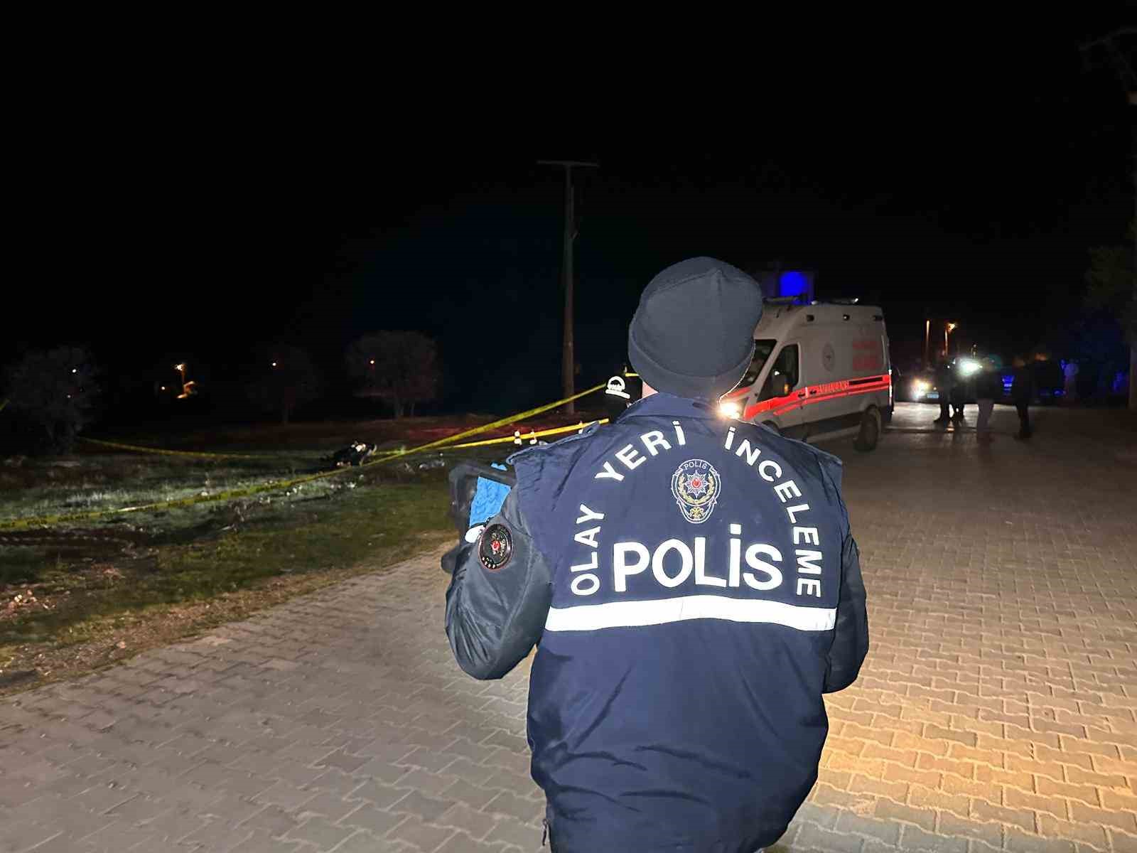 Uşak’ta motosiklet araziye devrildi: 1 ölü 7 usakta motosiklet araziye devrildi 1 olu 3 HIIsWSQX