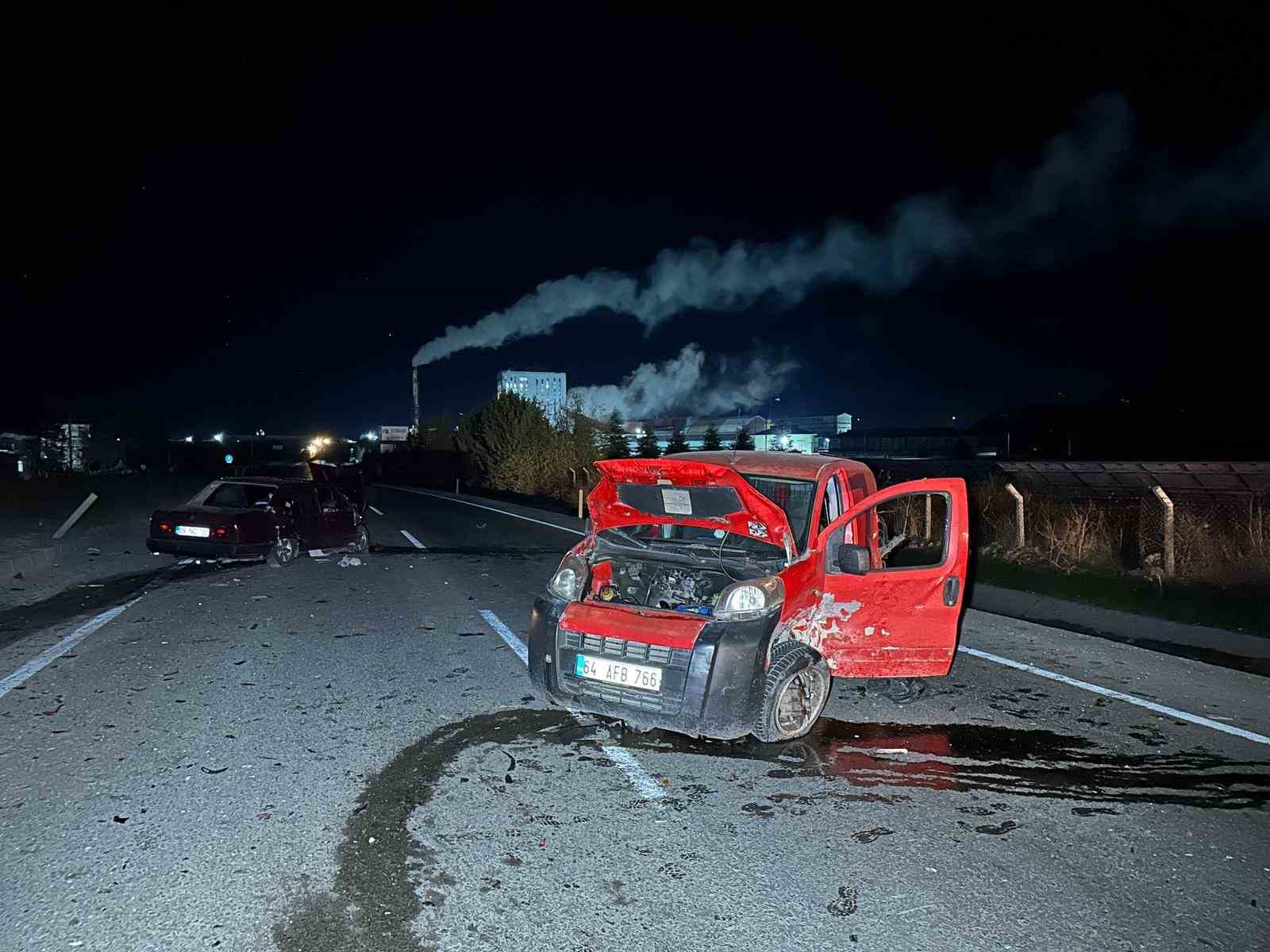 usakta otomobil ile hafif ticari arac capisti 6 yarali 6 Je7zAQrM