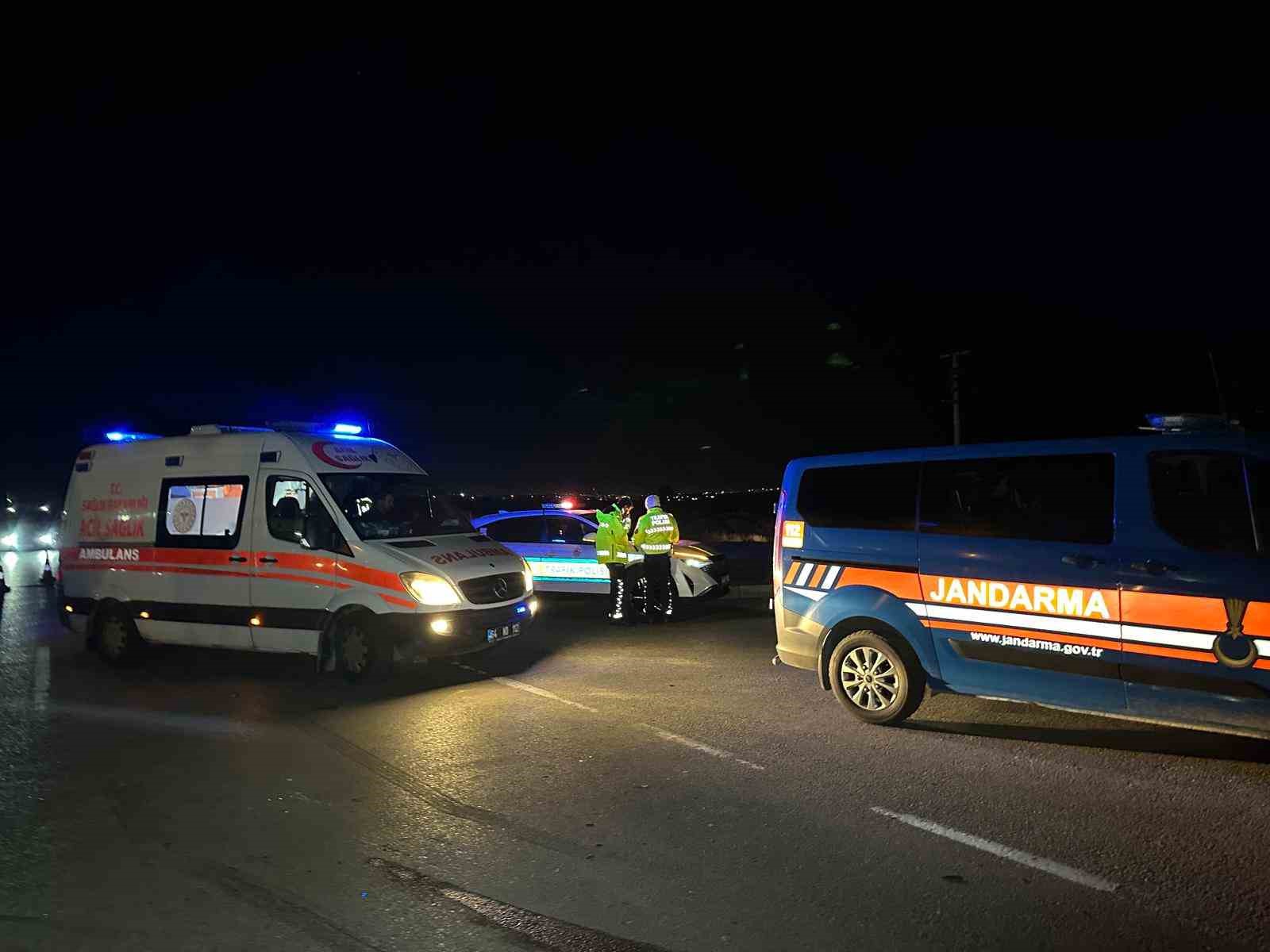 usakta otomobil ile hafif ticari arac capisti 6 yarali 8 sVpWHEEE
