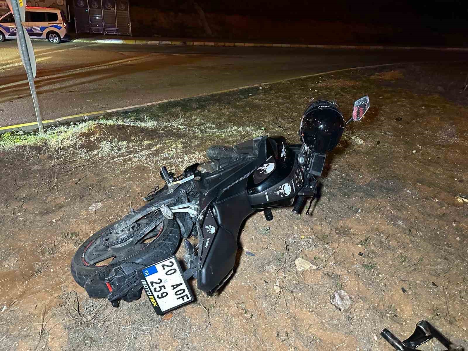 Uşak’ta otomobil ile motosiklet çarpıştı: 2 yaralı 6 usakta otomobil ile motosiklet carpisti 2 yarali 2 Zlske7mG