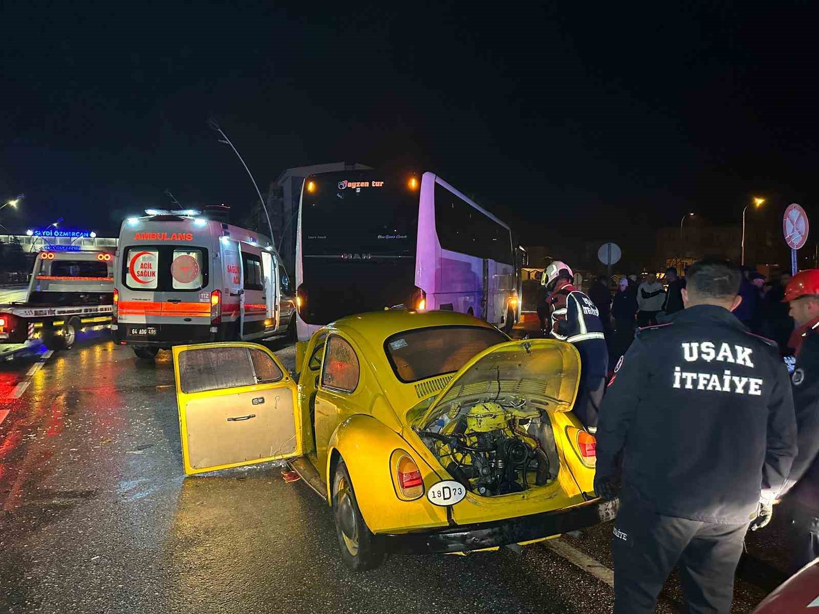 usakta otomobil ile otobus carpisti 1i agir 3 yarali 2 gtlduZ7k