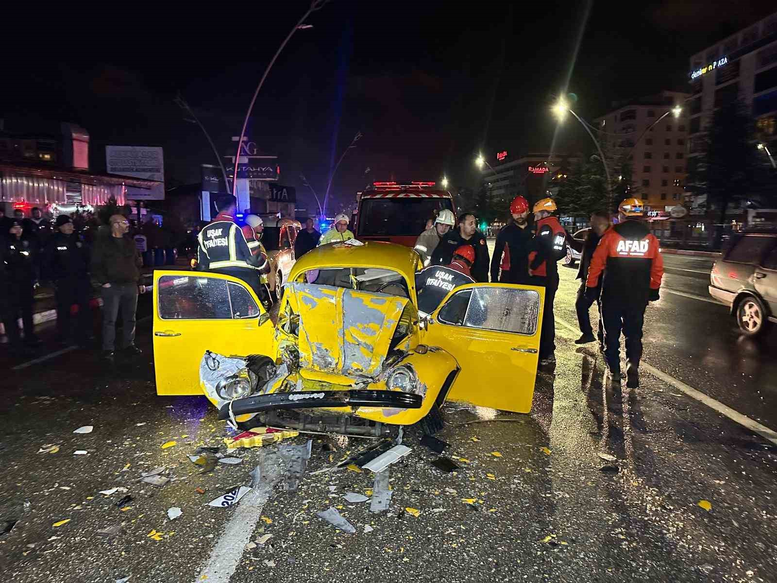 usakta otomobil ile otobus carpisti 1i agir 3 yarali 6 CUZHlwTR