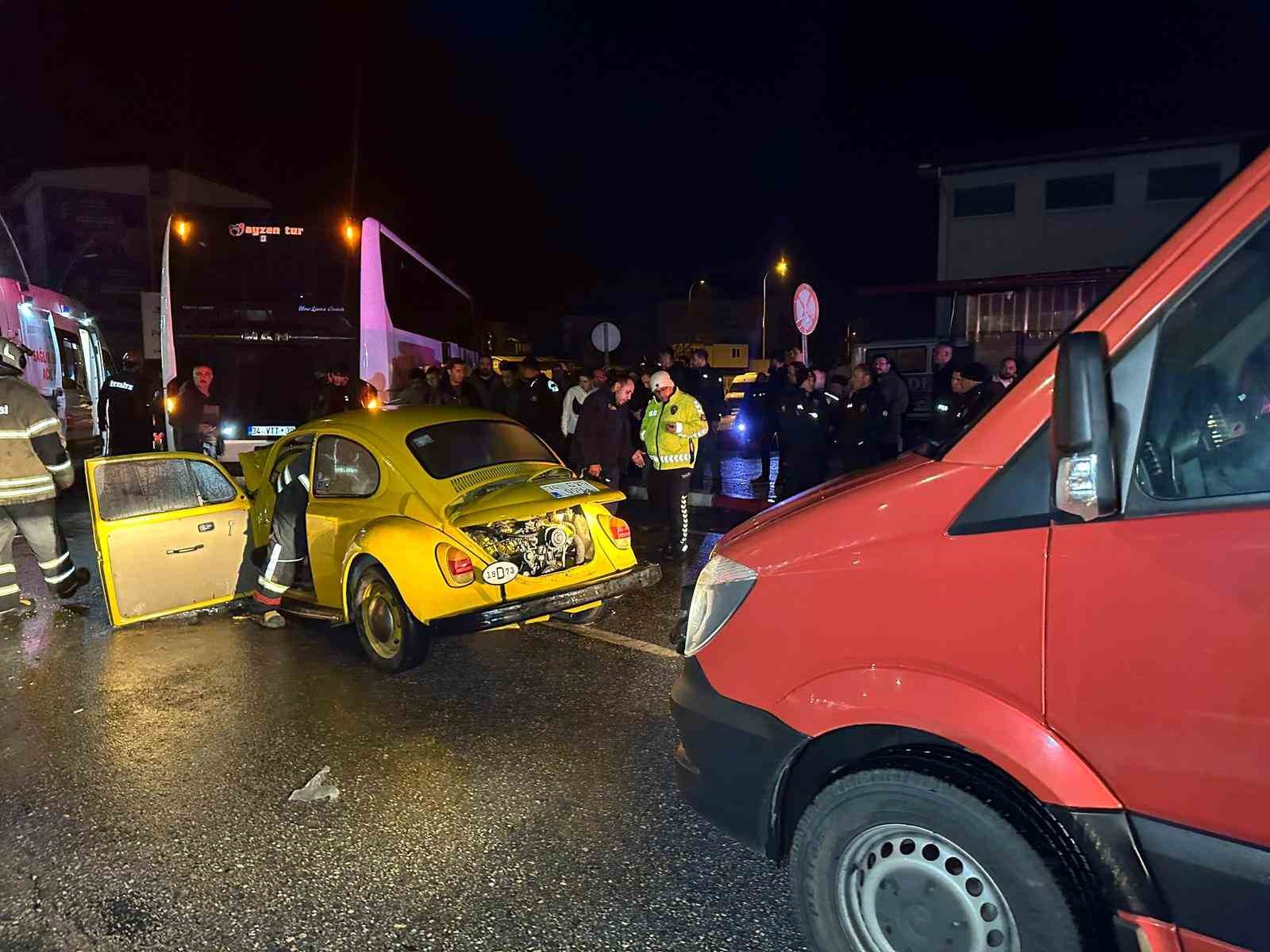 usakta otomobil ile otobus carpisti 1i agir 3 yarali 7 pPkuYXek