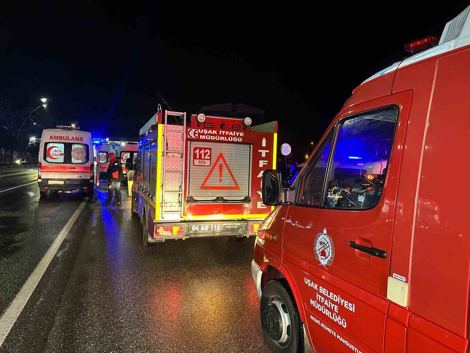 usakta otomobil ile otobus carpisti 1i agir 3 yarali 8 41EVjCvA