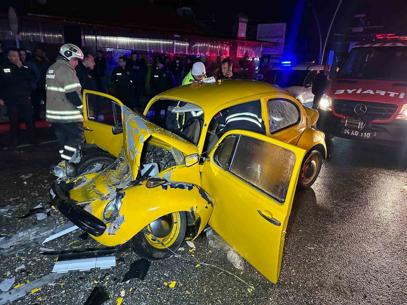 usakta otomobil ile otobus carpisti 1i agir 3 yarali 9 HhKc8vmL