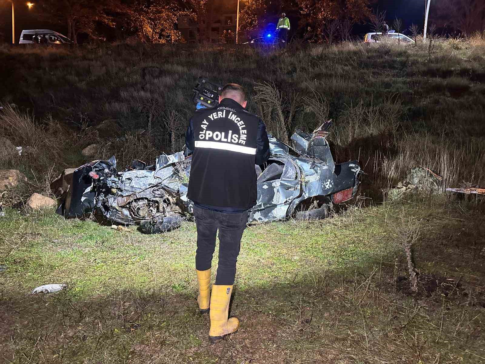 Uşak’ta otomobil şarampole devrildi: 2 ölü, 1 yaralı 5 usakta otomobil sarampole devrildi 2 olu 1 yarali 1 BHnZrBji