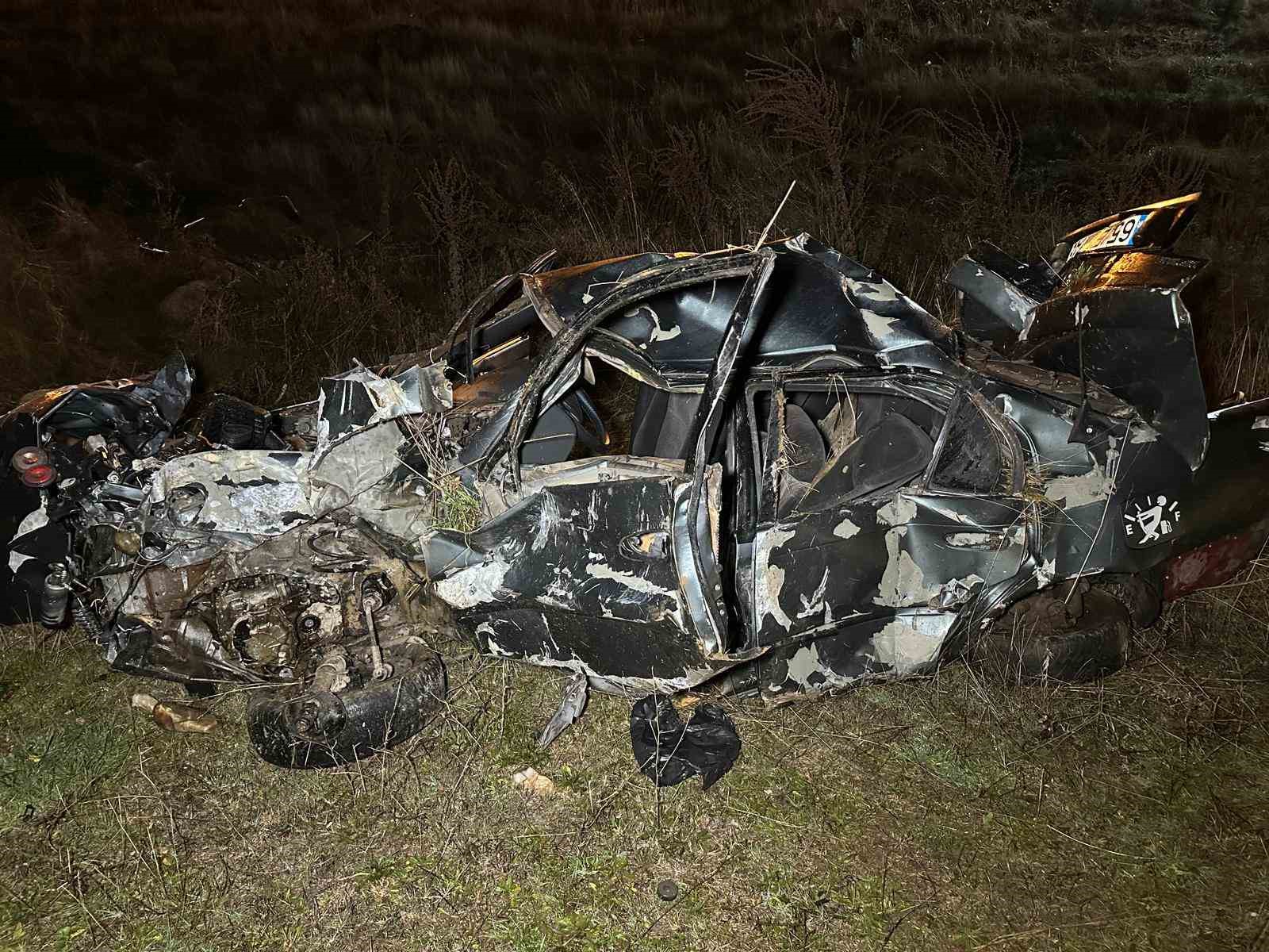 Uşak’ta otomobil şarampole devrildi: 2 ölü, 1 yaralı 8 usakta otomobil sarampole devrildi 2 olu 1 yarali 4