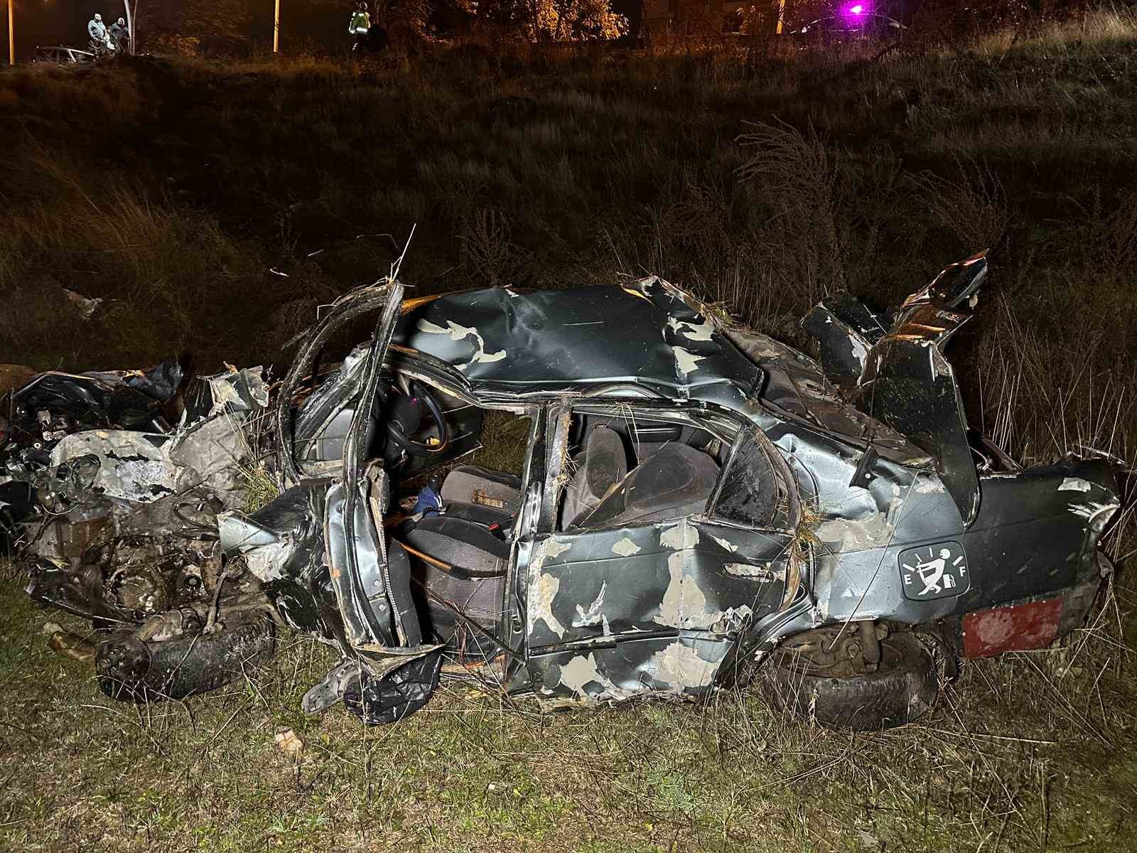 Uşak’ta otomobil şarampole devrildi: 2 ölü, 1 yaralı 10 usakta otomobil sarampole devrildi 2 olu 1 yarali 6 qf1spbbM