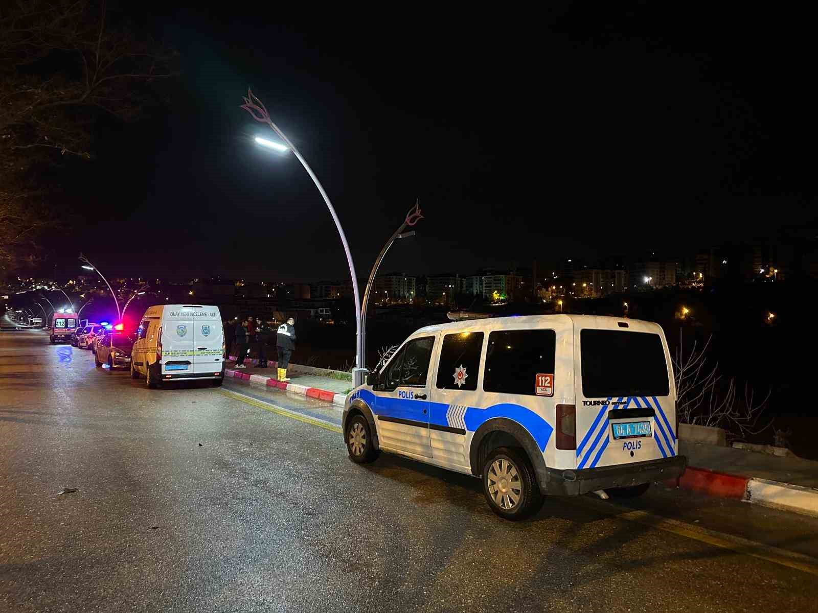 Uşak’ta otomobil şarampole devrildi: 2 ölü, 1 yaralı 11 usakta otomobil sarampole devrildi 2 olu 1 yarali 7