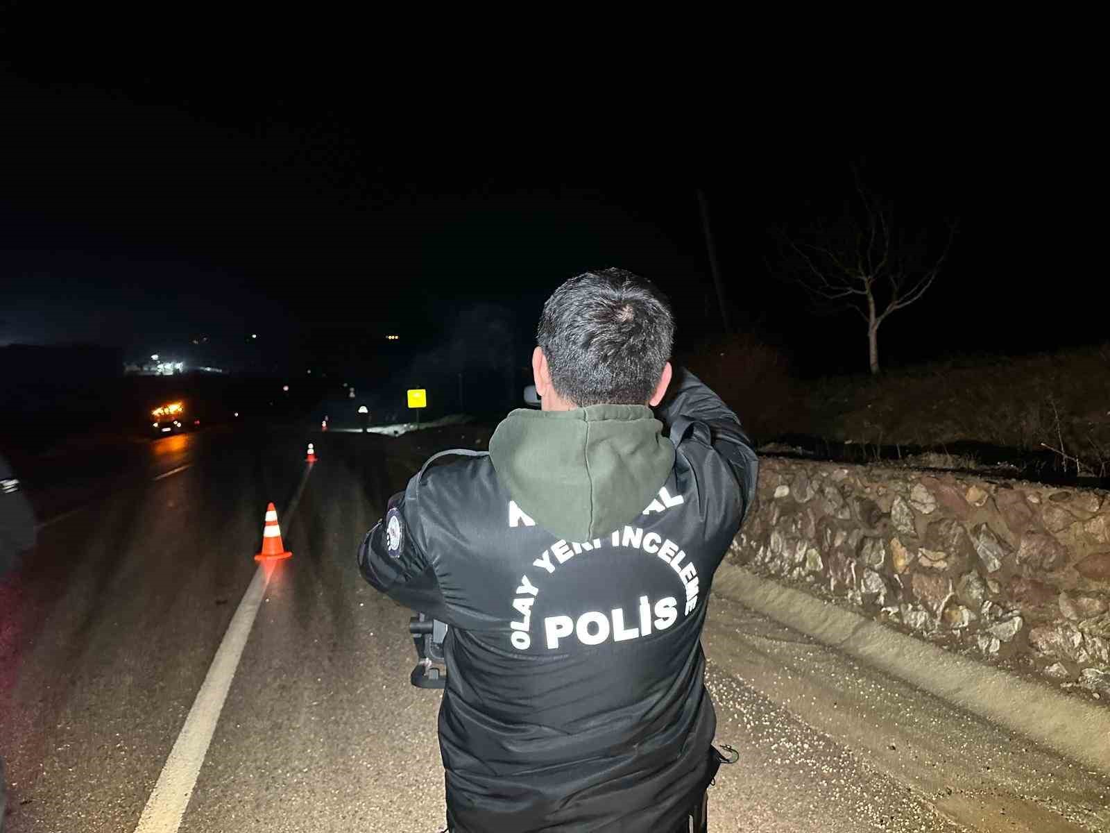 usakta otomobil sarampole devrilip takla atti 1 olu 3 yarali 0 d96vhaHJ