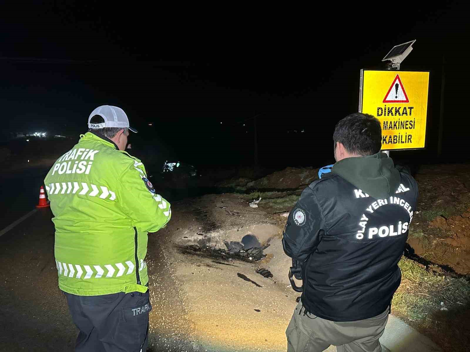 usakta otomobil sarampole devrilip takla atti 1 olu 3 yarali 1 4qGYcj1L