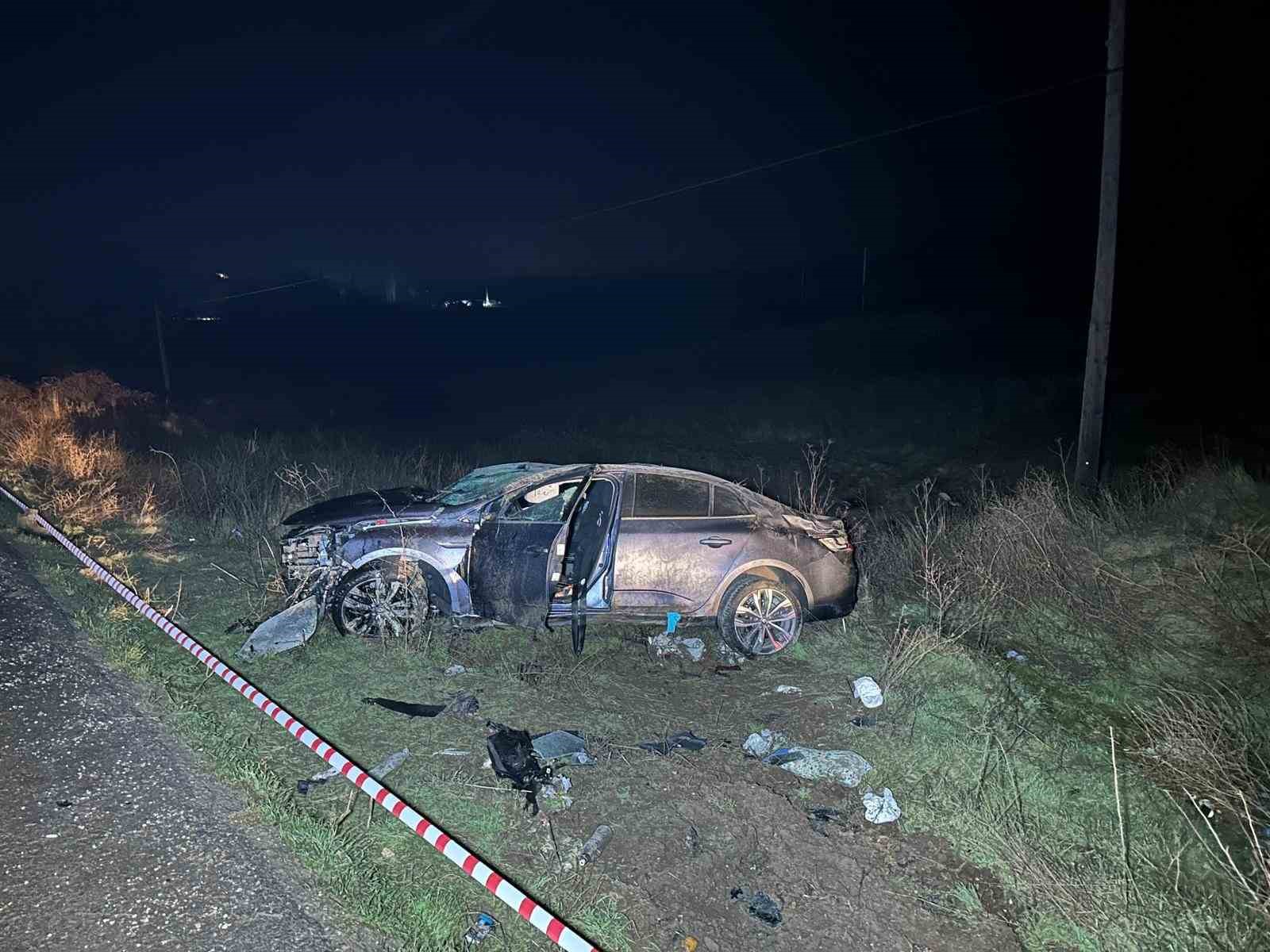 usakta otomobil sarampole devrilip takla atti 1 olu 3 yarali 7