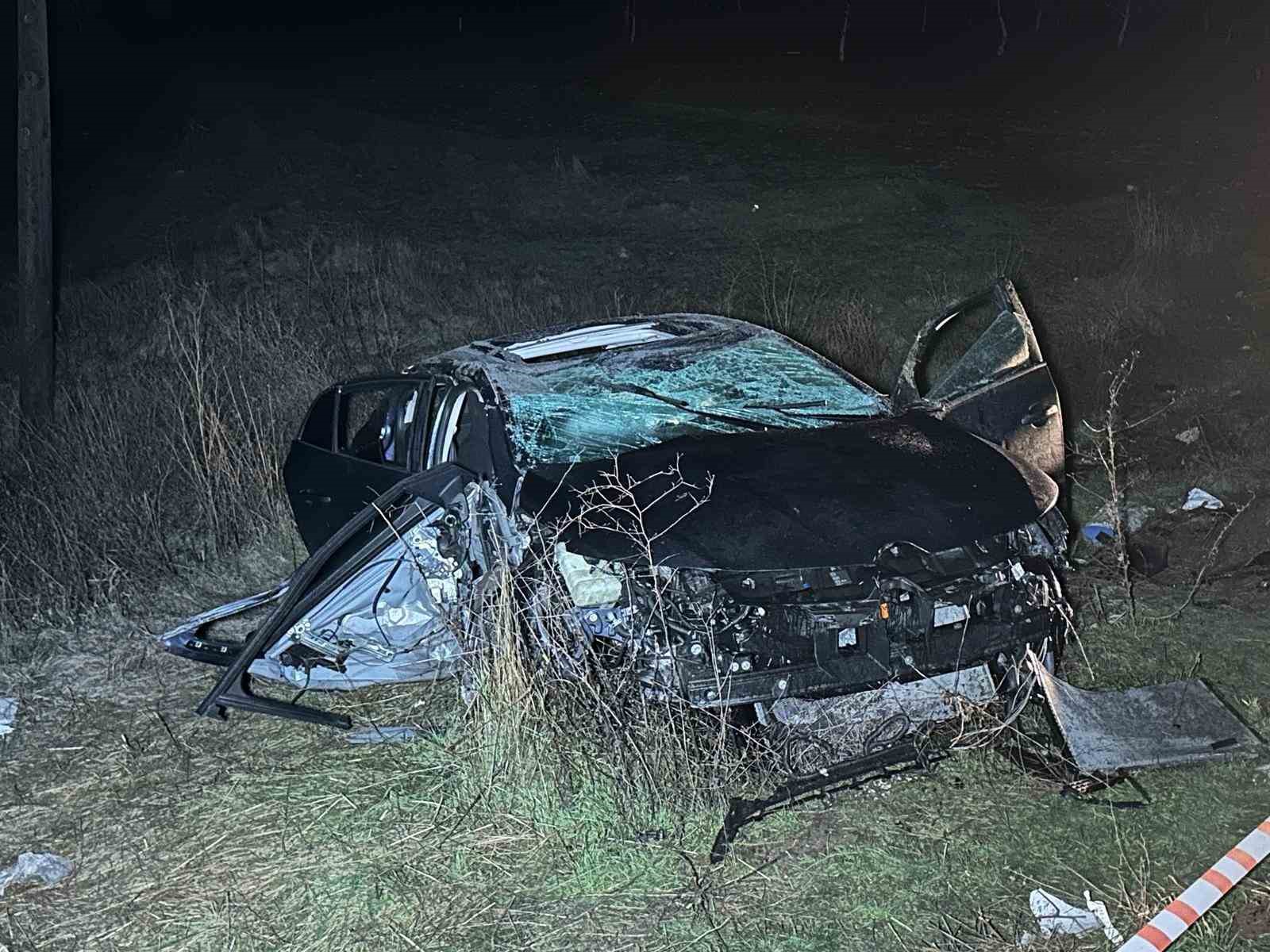 usakta otomobil sarampole devrilip takla atti 1 olu 3 yarali 8 phjqBNaX
