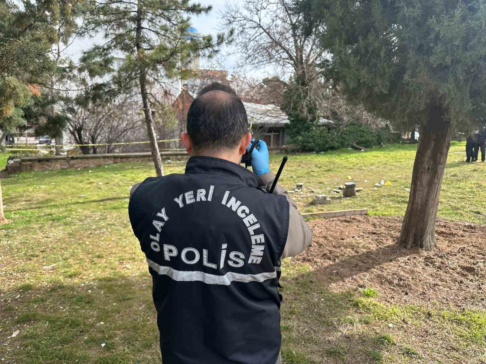 Uşak’ta parkta erkek cesedi bulundu 4 usakta parkta erkek cesedi bulundu 0 PIZ7nuyj