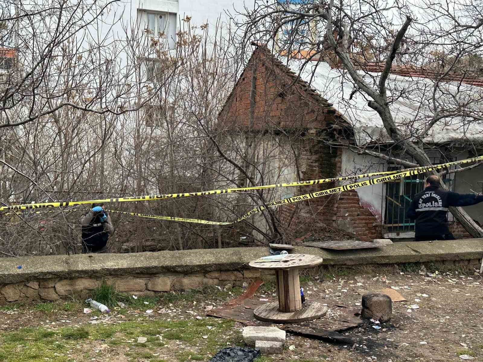 Uşak’ta parkta erkek cesedi bulundu 5 usakta parkta erkek cesedi bulundu 1 wnhXTlPh