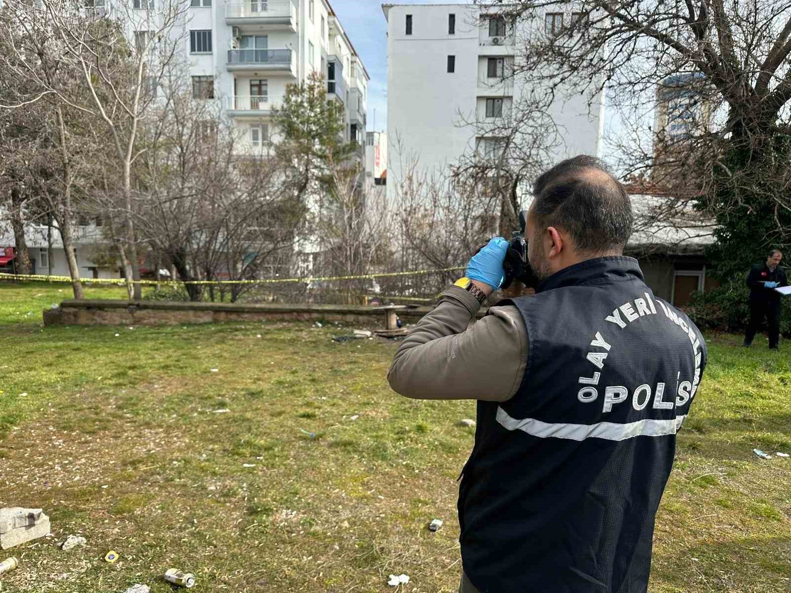 Uşak’ta parkta erkek cesedi bulundu 7 usakta parkta erkek cesedi bulundu 3 ga8LtCkp