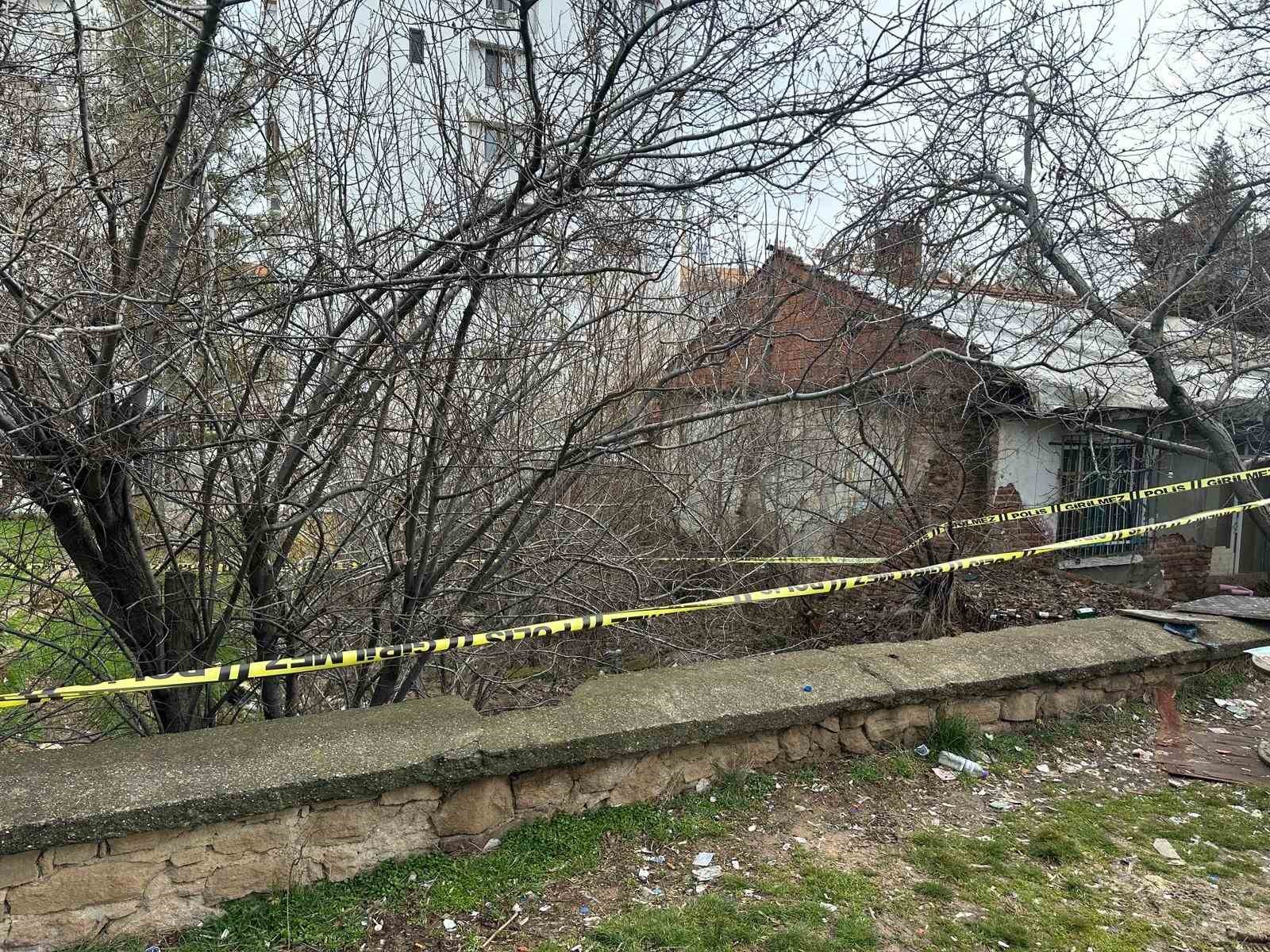 Uşak’ta parkta erkek cesedi bulundu 9 usakta parkta erkek cesedi bulundu 5 scP4yKmY