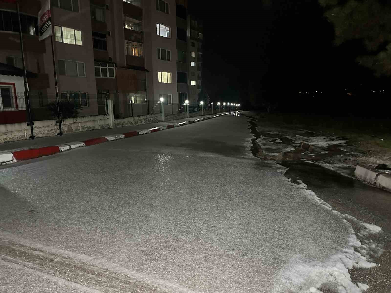 usakta saganak yagis sonrasi dolu etkili oldu 7 lfyTVWLP