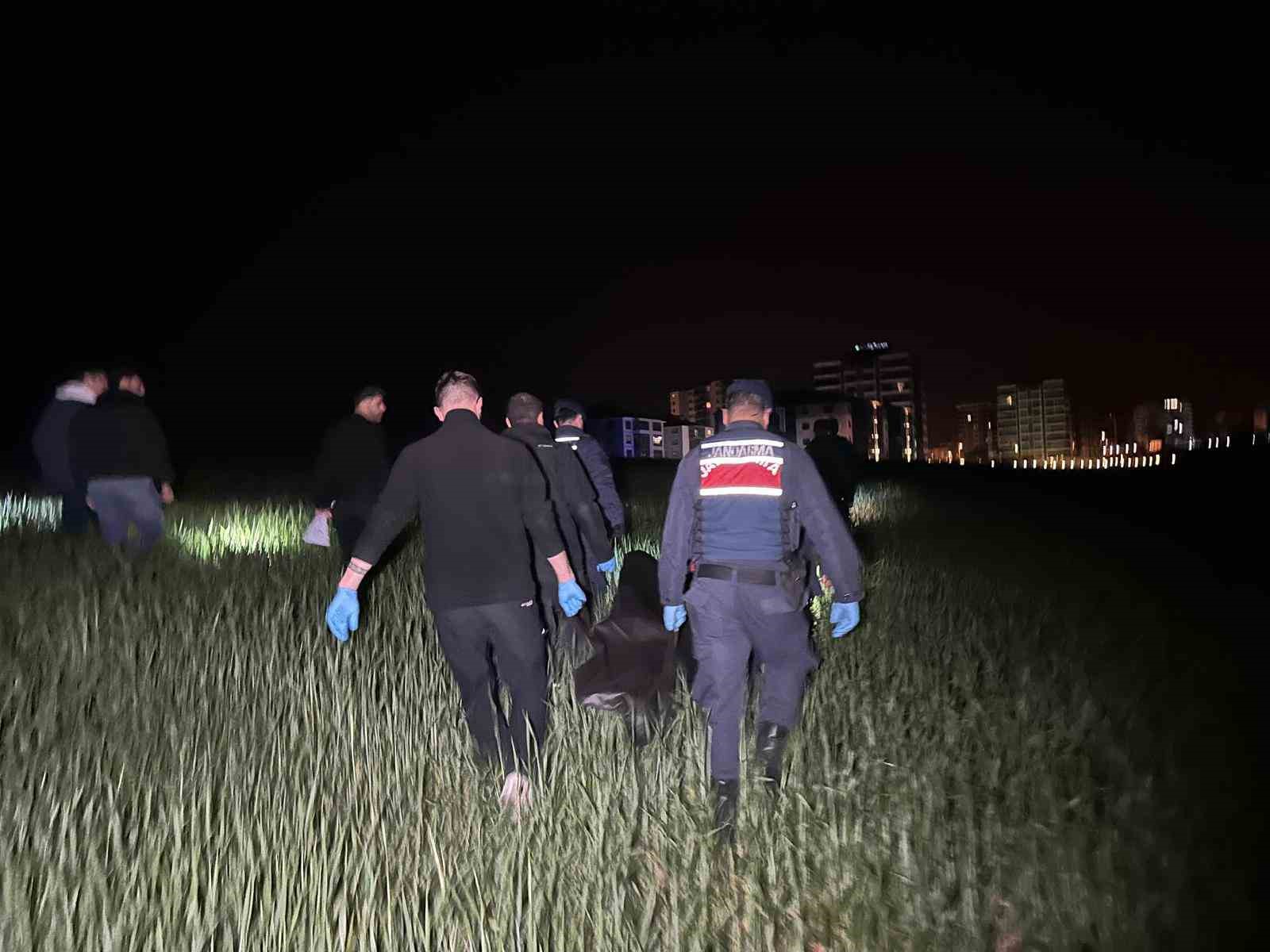 usakta tarim arazisinde erkek cesedi bulundu 0 5sFl5Ctk