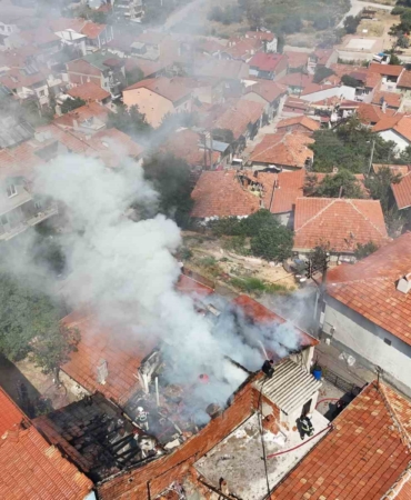 usakta-tek-katli-evde-cikan-yangin-sonduruldu-uLCydzB9.jpg