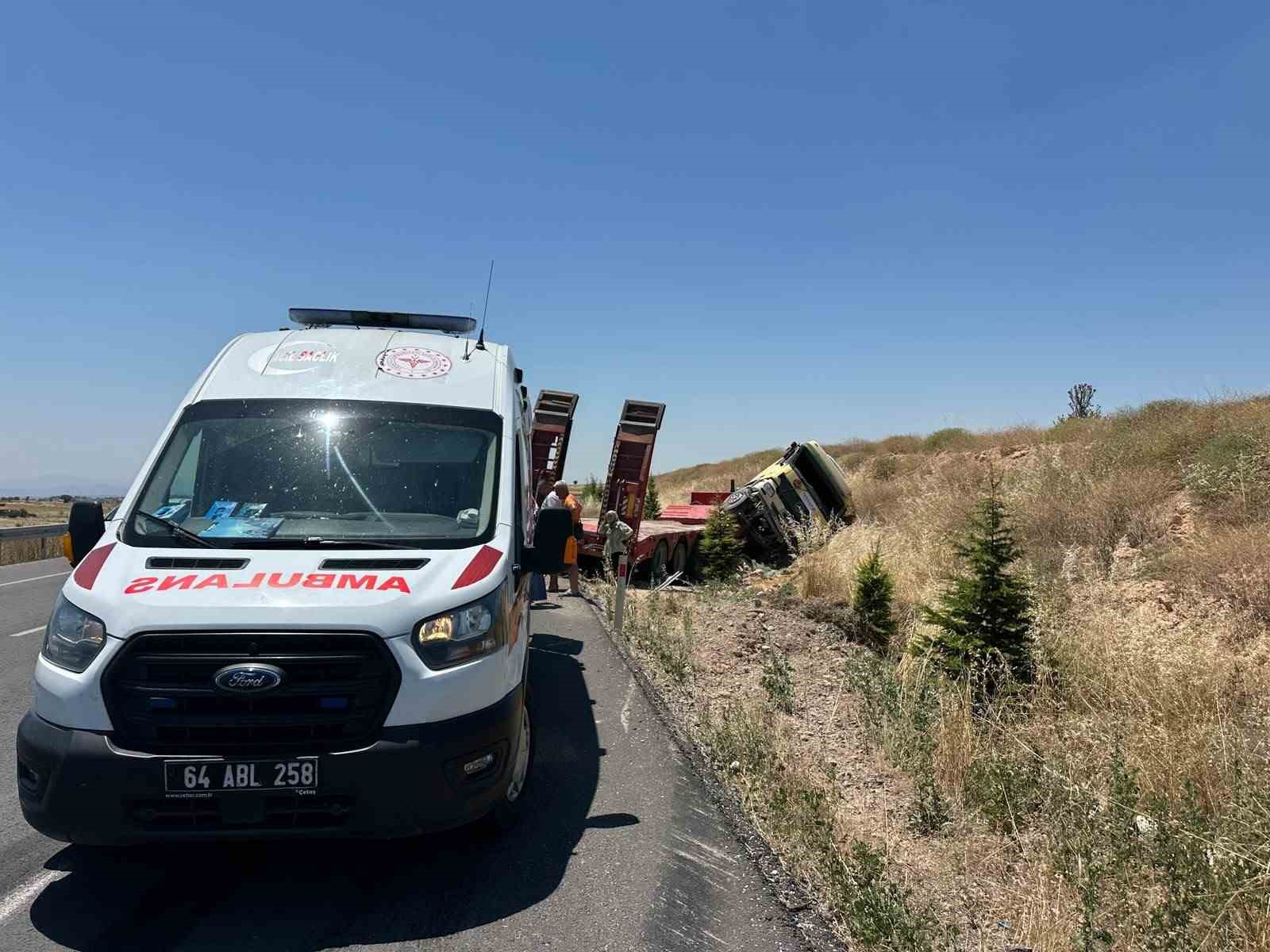 Uşak’ta tır şarampole devrildi: 1’i ağır 3 yaralı 6 usakta tir sarampole devrildi 1i agir 3 yarali 2 GYhOWq4l