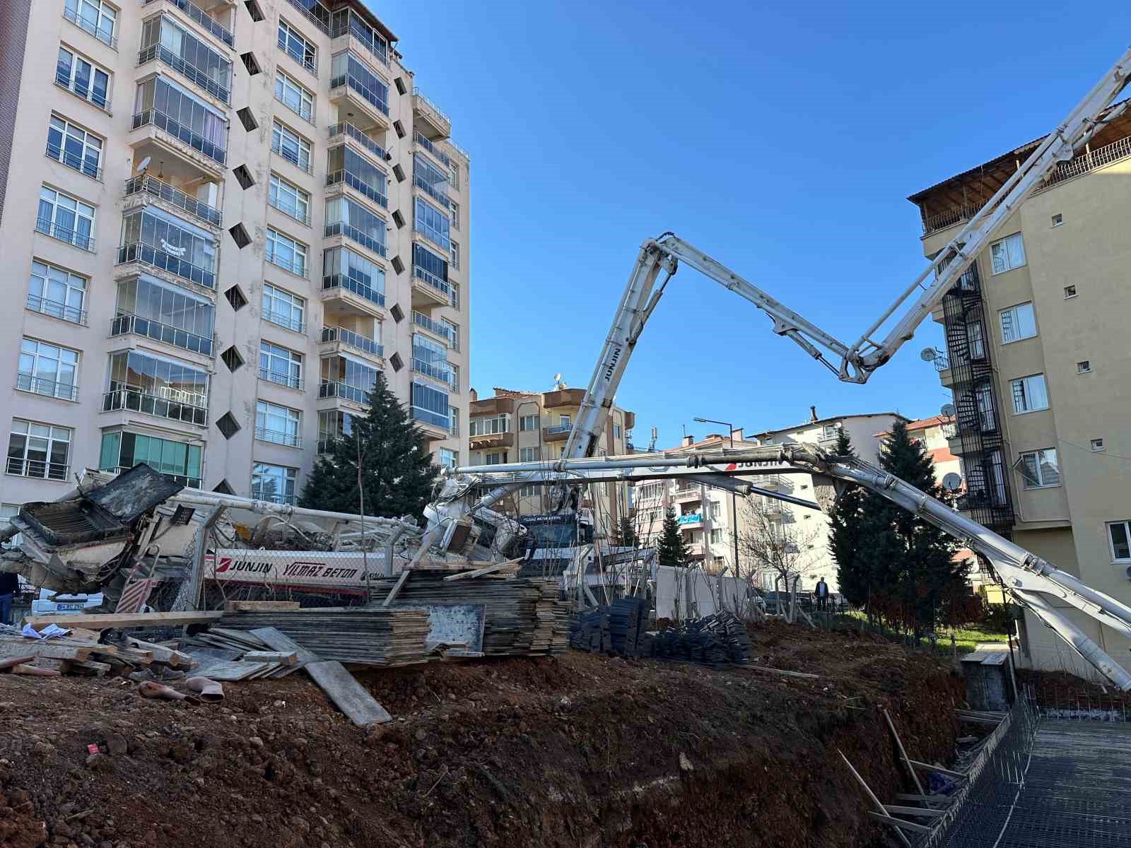 usaktaki beton pompasi kazasinda 3 kisi tutuklandi 3 46MejmCj