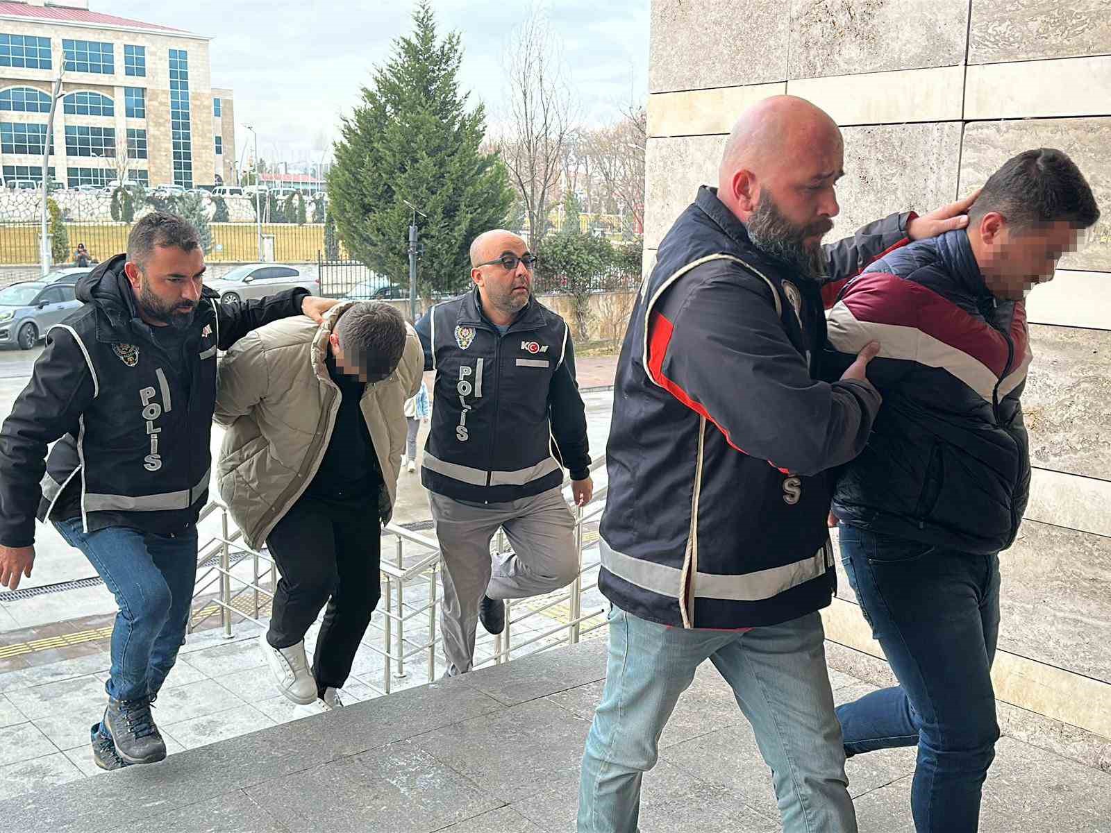 usaktaki tefecilik operasyonunda 3 tutuklama 3 3YWzvEiN