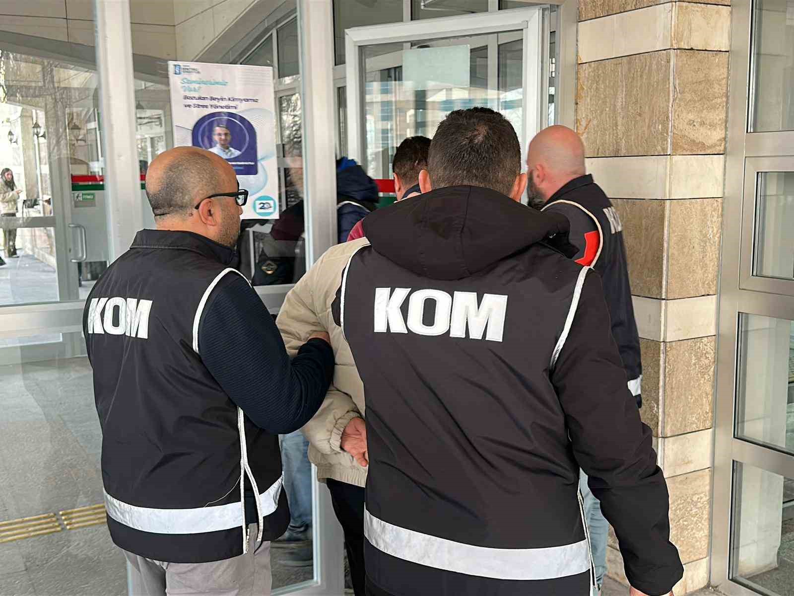 usaktaki tefecilik operasyonunda 3 tutuklama 4 CH12J8CG