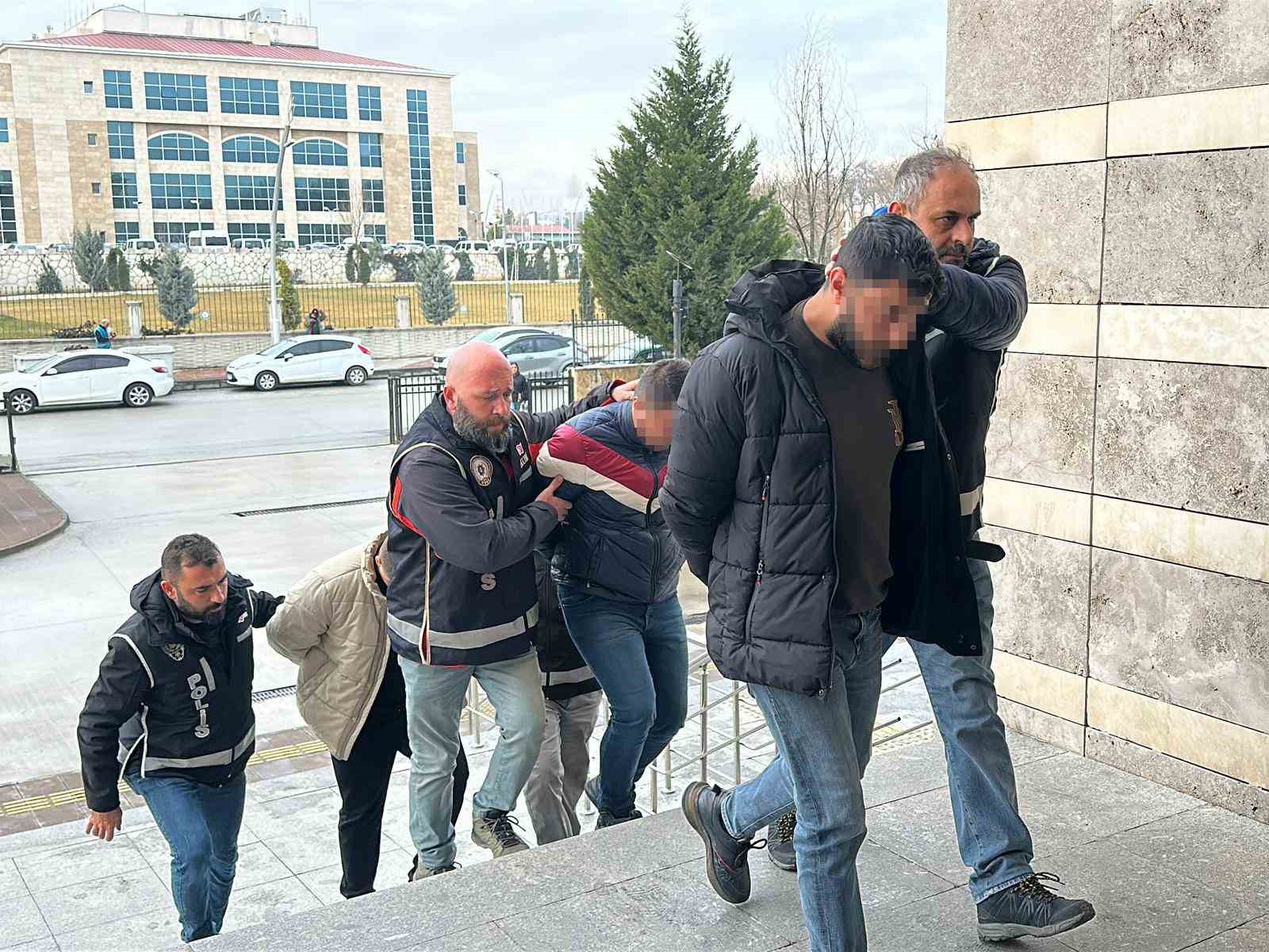 usaktaki tefecilik operasyonunda 3 tutuklama 5 w4gzm5DE