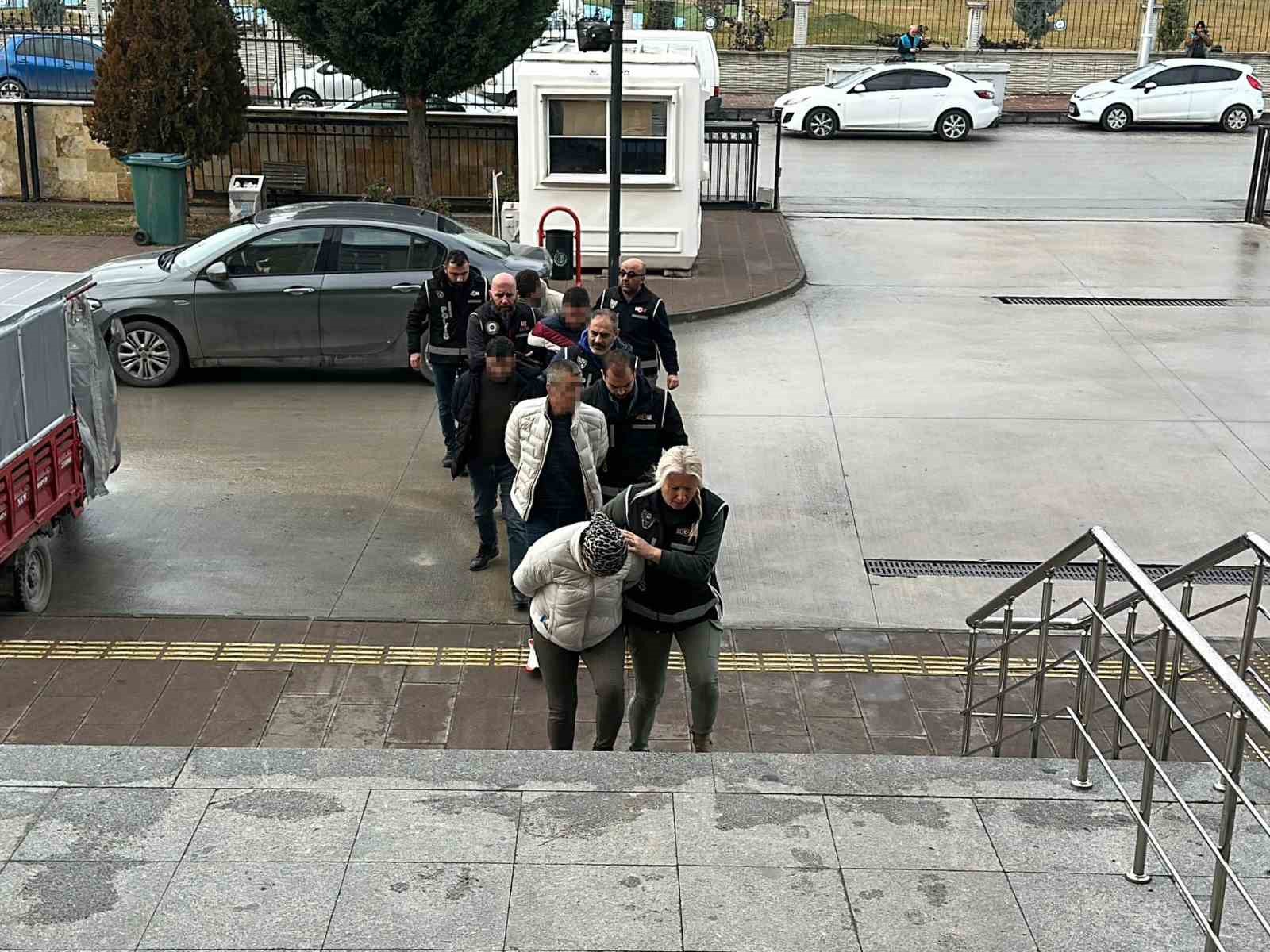 usaktaki tefecilik operasyonunda 3 tutuklama 7 NyjkTNIc