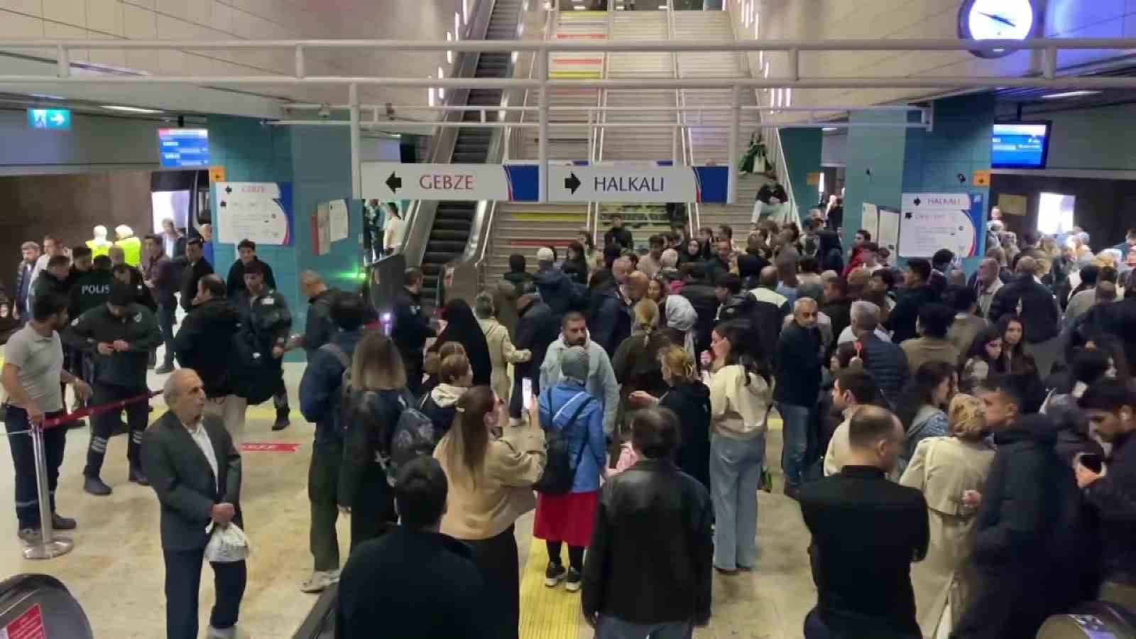 uskudar marmaray istasyonunda raylara atlayan kadin hayatini kaybetti 2 2zQlcG1F