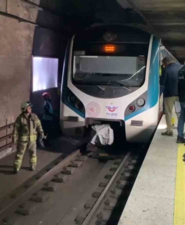 uskudar-marmaray-istasyonunda-raylara-atlayan-kadin-hayatini-kaybetti-pQauyU3E.jpg
