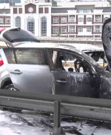uskudarda-alev-alev-yanan-suv-kullanilamaz-hale-geldi-PLJLZn3b.jpg