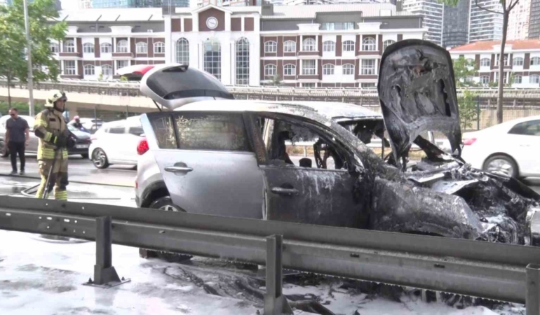 uskudarda-alev-alev-yanan-suv-kullanilamaz-hale-geldi-PLJLZn3b.jpg