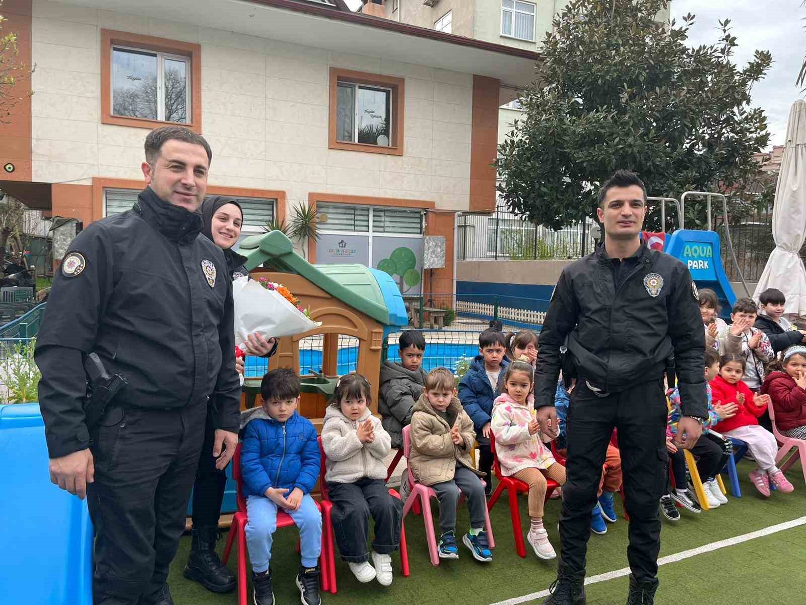 uskudarda anaokulu ogrencilerinden polislere okulu bastilar ihbarli surpriz kutlama 4 vRw6KJYn