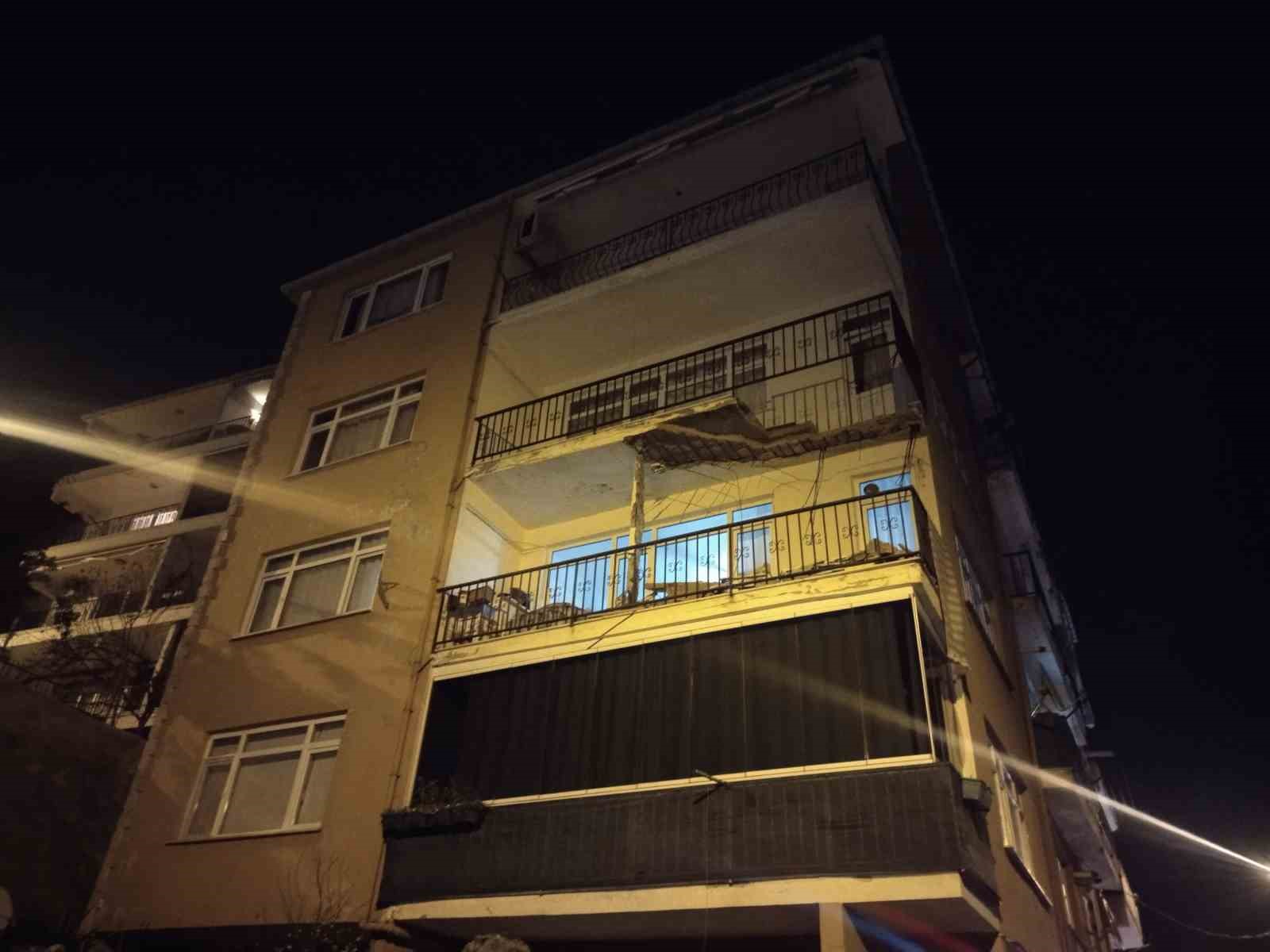 uskudarda binanin balkonunda kismi cokme meydana geldi 5