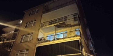 uskudarda-binanin-balkonunda-kismi-cokme-meydana-geldi-gtXfHIAp.jpg