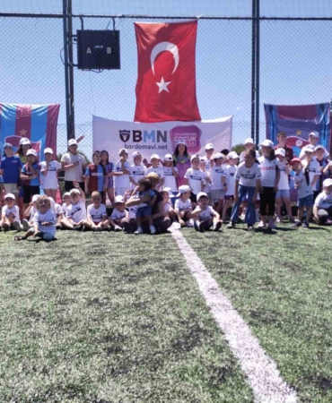 uskudarda-cocuk-senligi-renkli-goruntulere-sahne-oldu-ZhgUi5OS.jpg