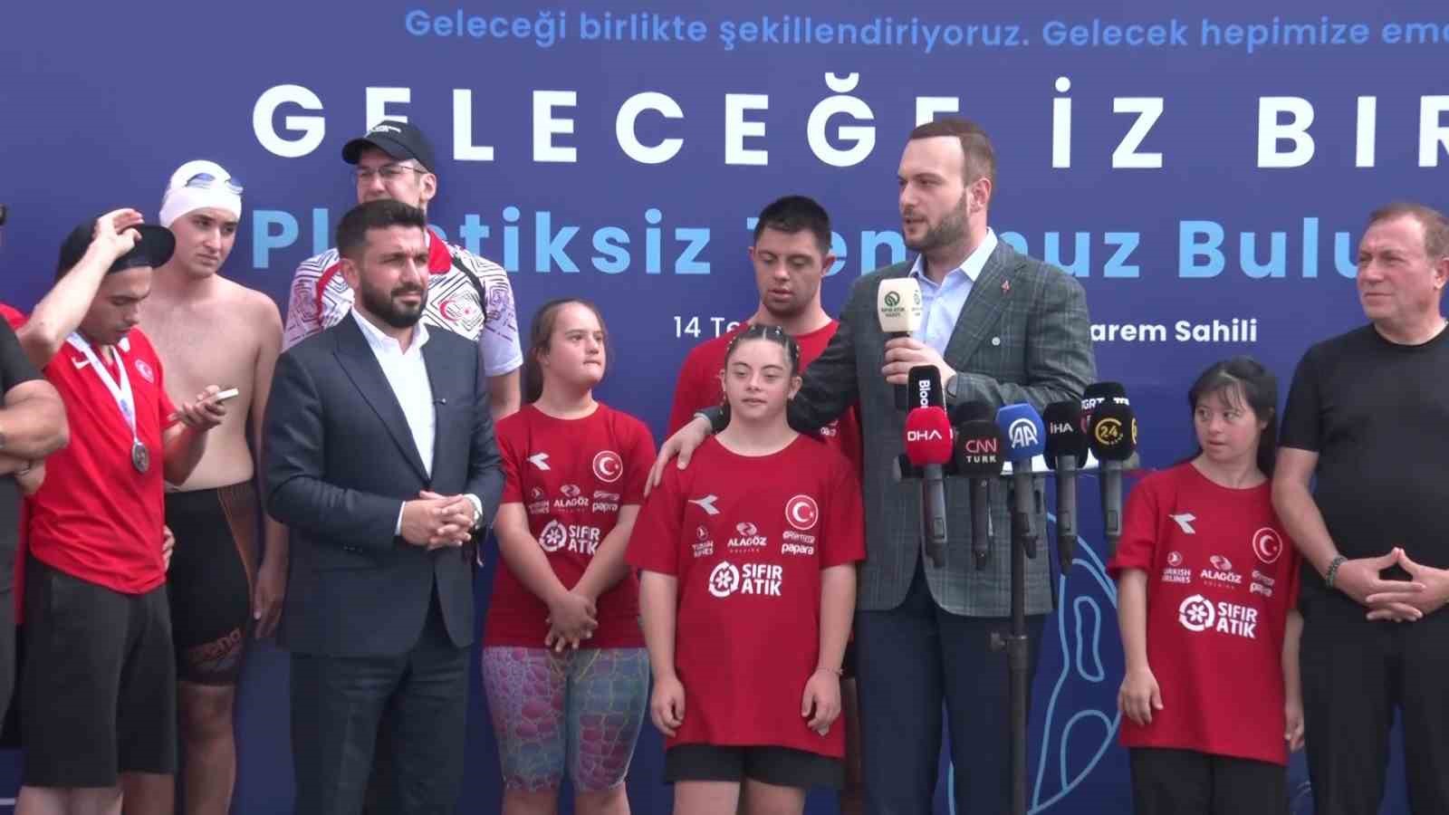 uskudarda dalgiclar ve ozel sporcular deniz temizligi icin bulustu 0 LGPigPY9