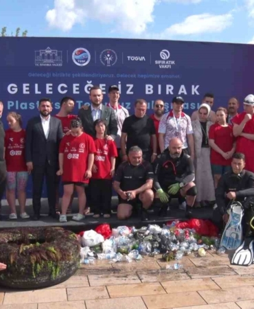 uskudarda-dalgiclar-ve-ozel-sporcular-deniz-temizligi-icin-bulustu-XmZlh8Fi.jpg