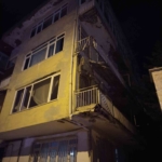 uskudarda-dort-katli-binanin-balkonu-coktu-wDUG9wmi.jpg
