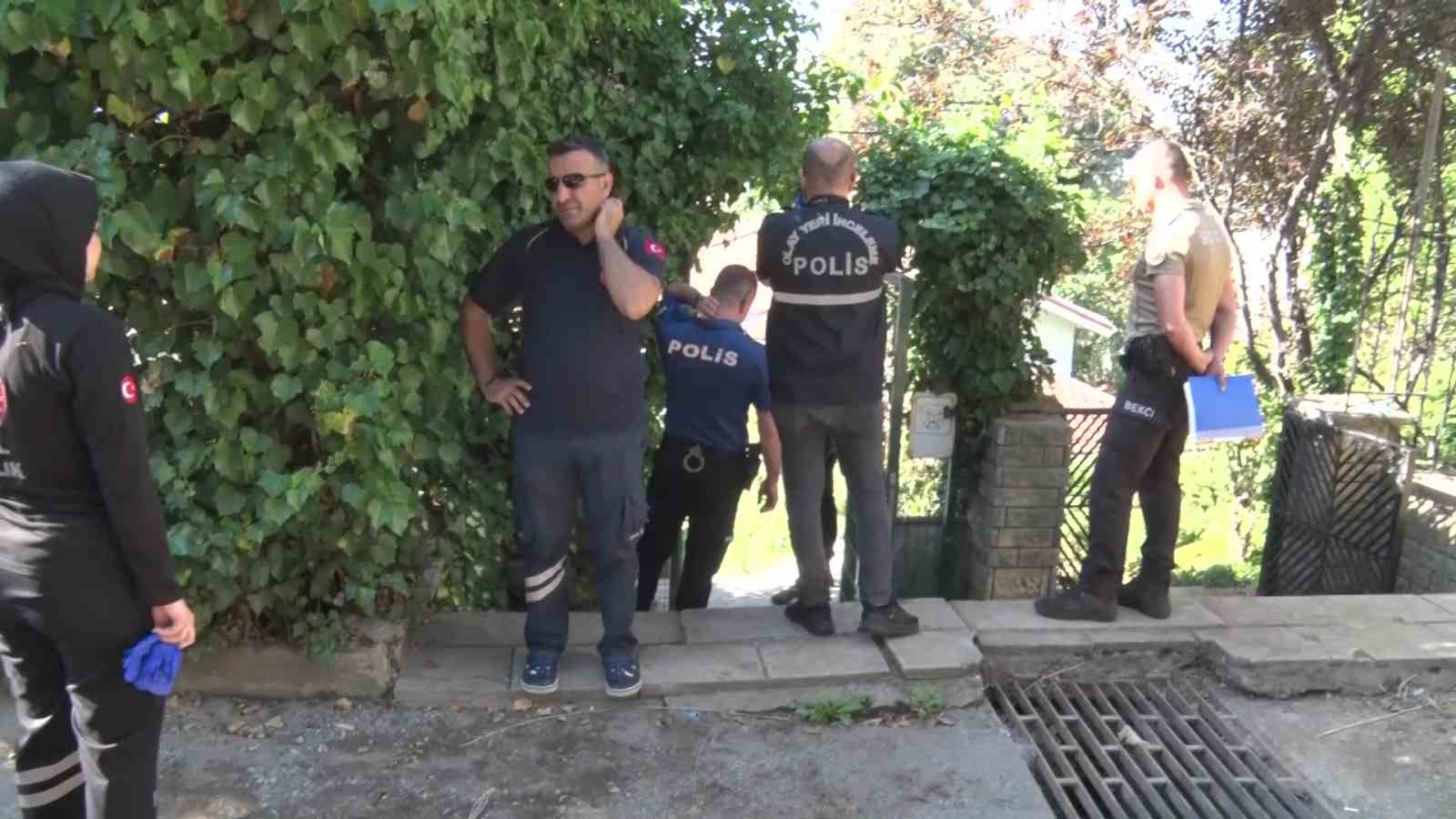 Üsküdar’da forklift evin bahçesine uçtu: Sürücü hayatını kaybetti 4 uskudarda forklift evin bahcesine uctu surucu hayatini kaybetti 0 BtTNcLzn