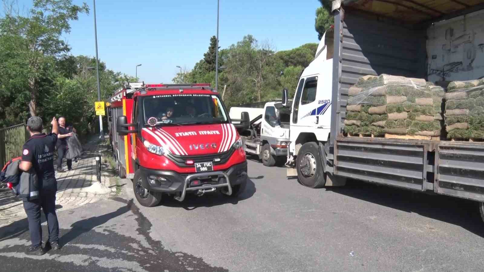 Üsküdar’da forklift evin bahçesine uçtu: Sürücü hayatını kaybetti 5 uskudarda forklift evin bahcesine uctu surucu hayatini kaybetti 1 YwqO3Miv