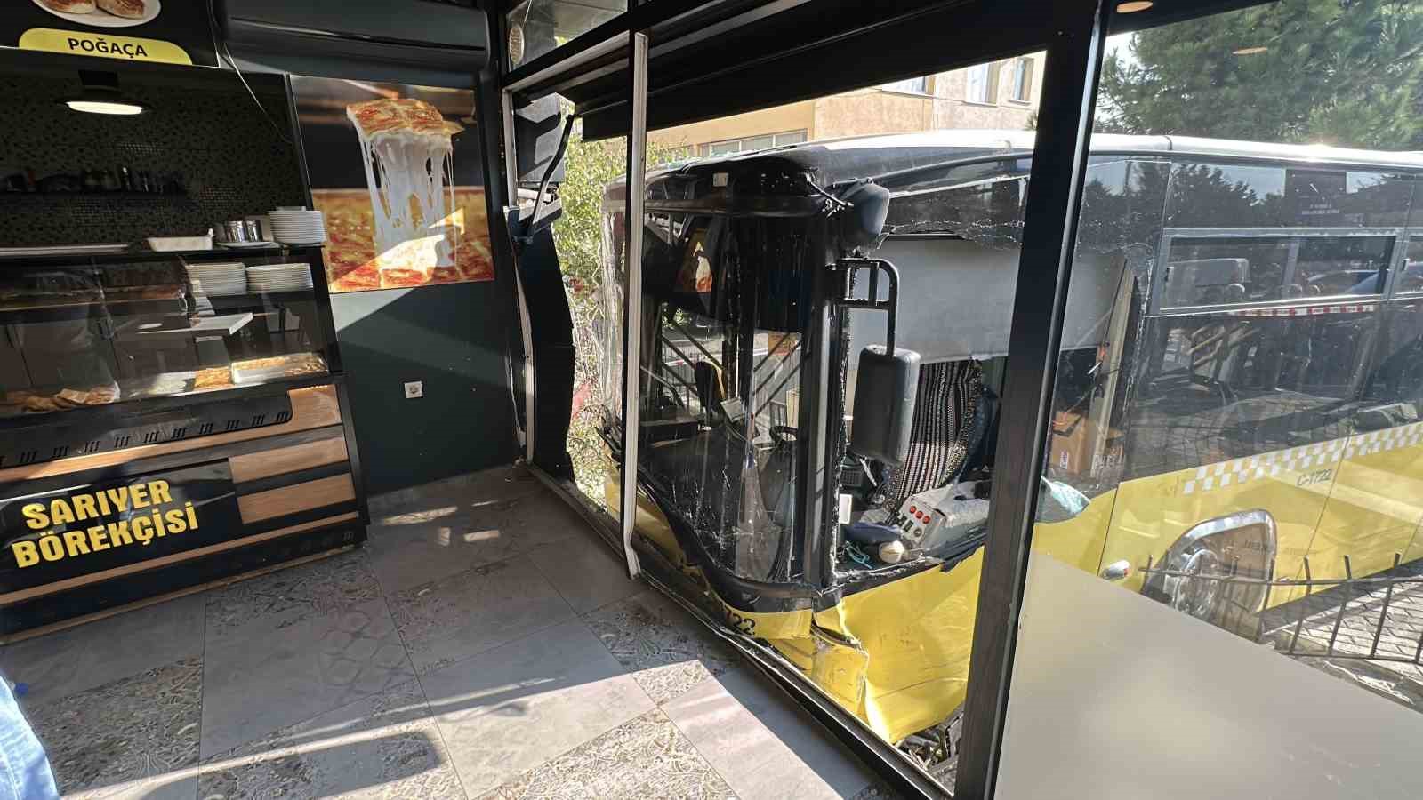 uskudarda iett otobusu borekciye daldi 4 yarali 0 HavactDs