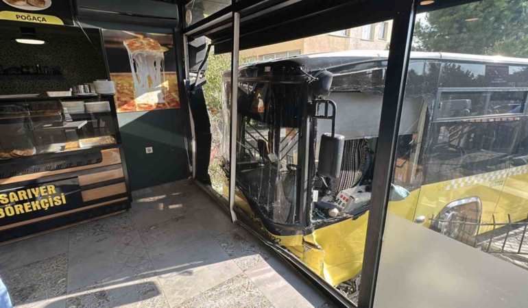 uskudarda-iett-otobusu-borekciye-daldi-4-yarali-sV2nTAeZ.jpg